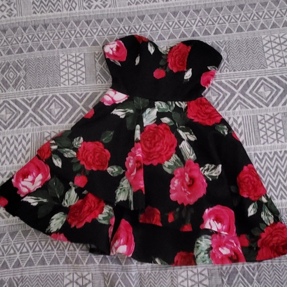 Homecoming dress B. DARLIN Size 1 / 2 Roses Red Black Dance - Picture 4 of 5